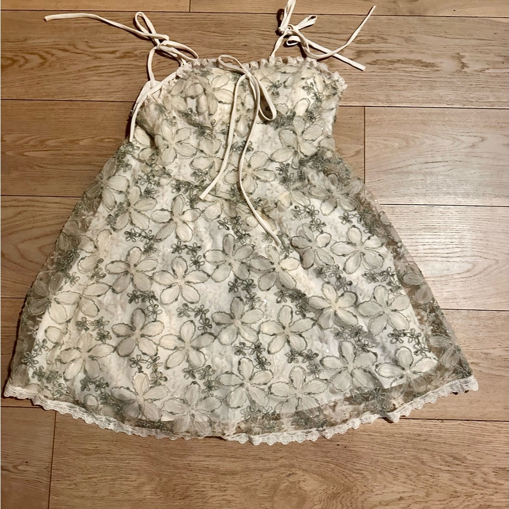 Chic Floral Lace Mini Dress